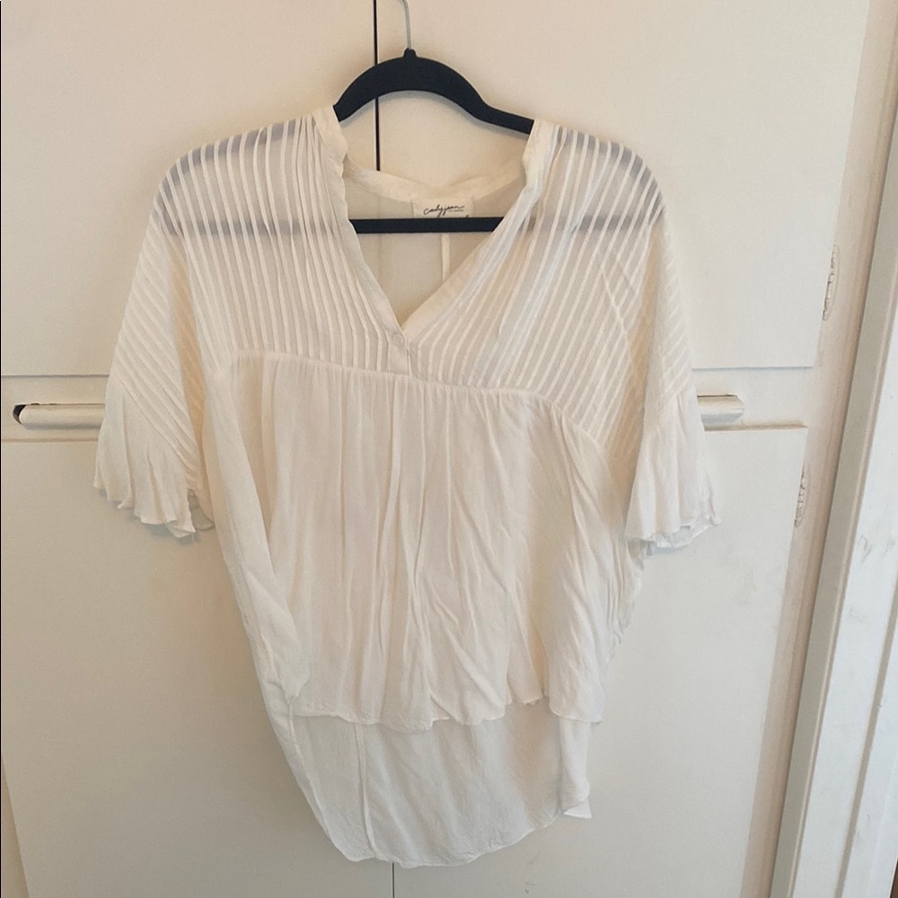 Carly Jean Los Angeles White Pleated Short Sleeve Blouse
